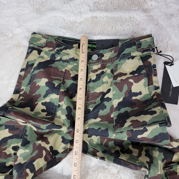 Blue Revival Teddy Cargo Skinny Ankle Camo pants - Picture 4 of 16